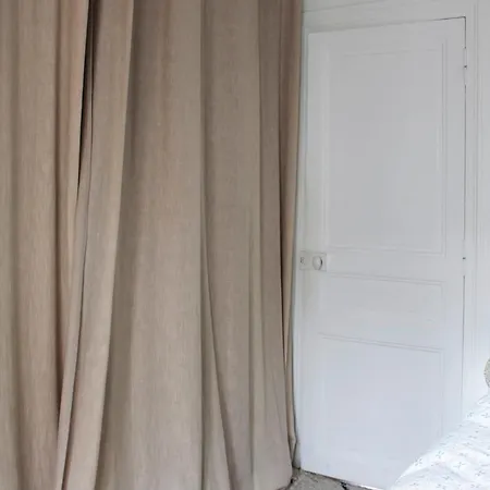 Apartment Luminous And Flowing Cocoon