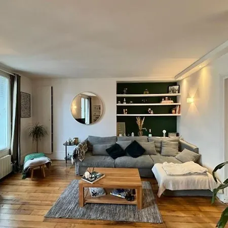 Apartment Luminous And Flowing Cocoon